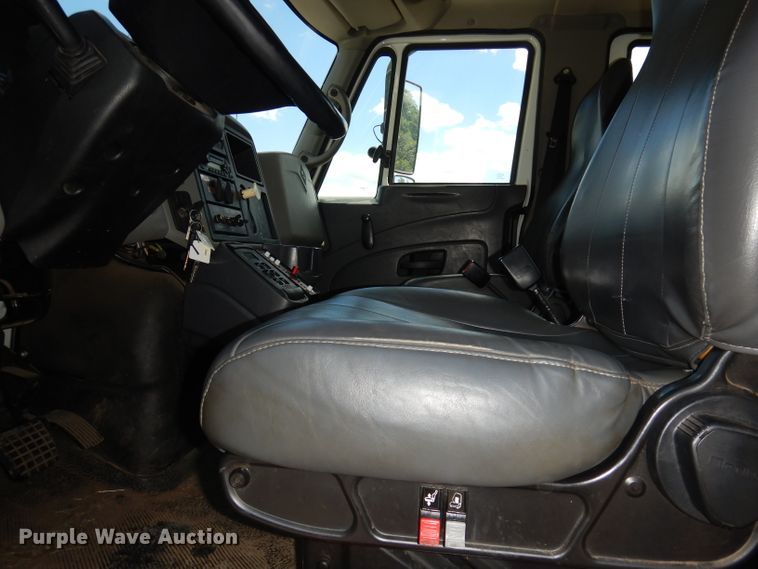 image for item DI6692 2011 International DuraStar 4400  sewer jetter truck