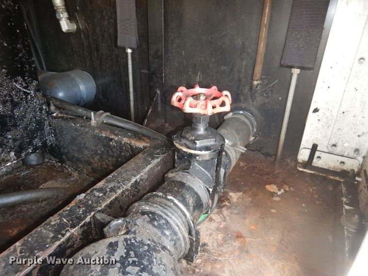 image for item DI6692 2011 International DuraStar 4400  sewer jetter truck