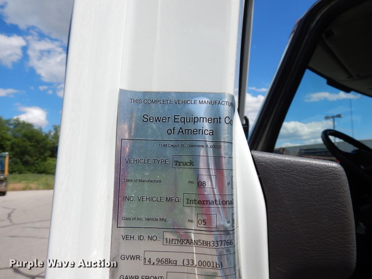 image for item DI6692 2011 International DuraStar 4400  sewer jetter truck