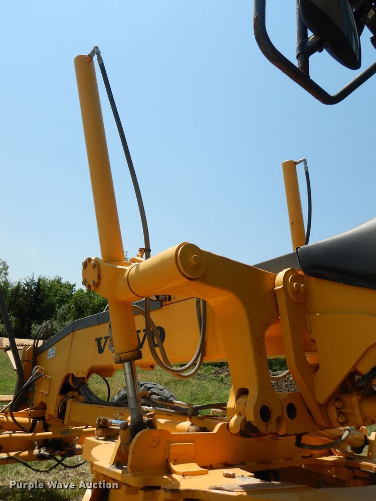 image for item DI6698 2006 Volvo G930  motor grader