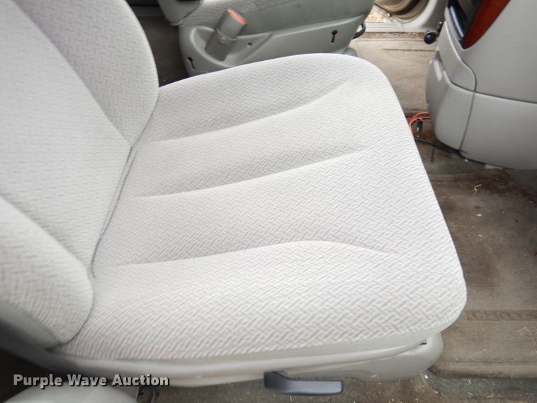 image for item DI6724 2007 Chrysler Town & Country  van