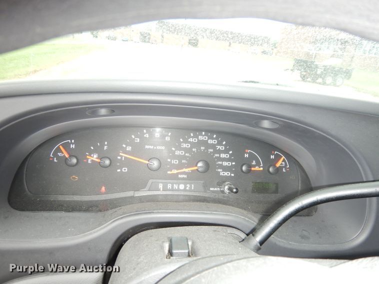 image for item DI6725 2006 Ford E150 XL  van