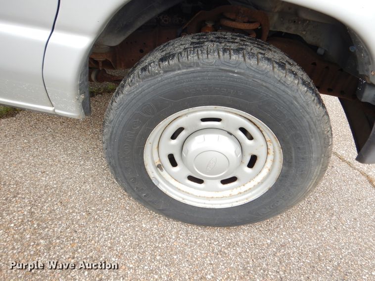 image for item DI6725 2006 Ford E150 XL  van