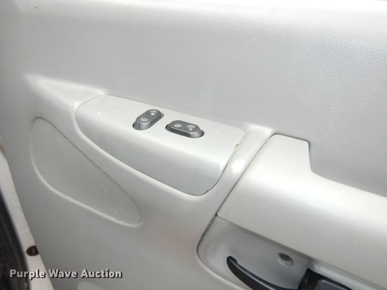 image for item DI6725 2006 Ford E150 XL  van