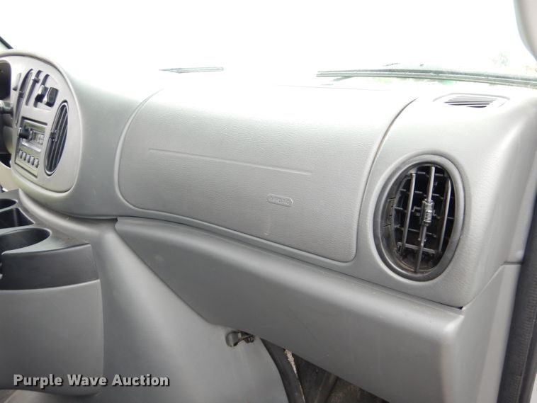 image for item DI6725 2006 Ford E150 XL  van