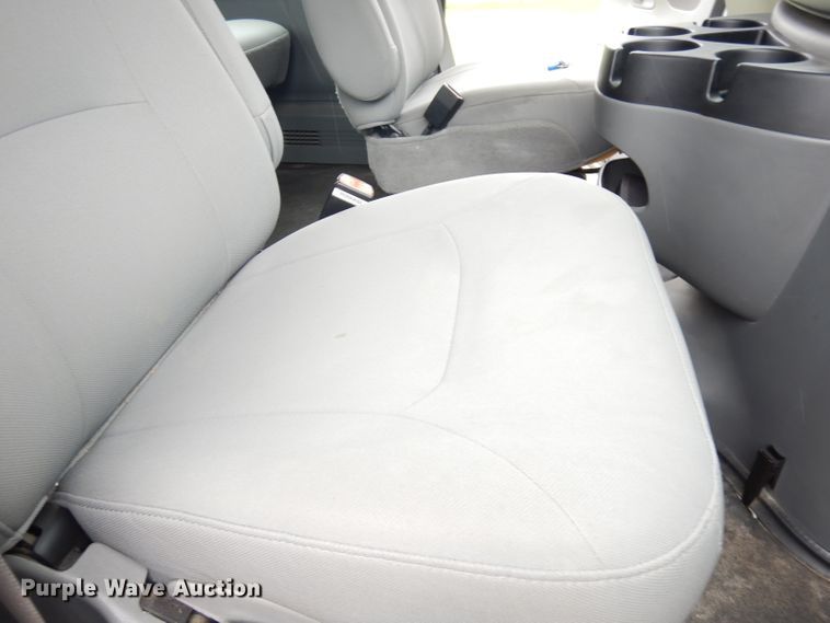 image for item DI6725 2006 Ford E150 XL  van