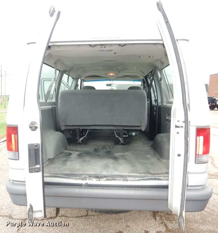 image for item DI6725 2006 Ford E150 XL  van