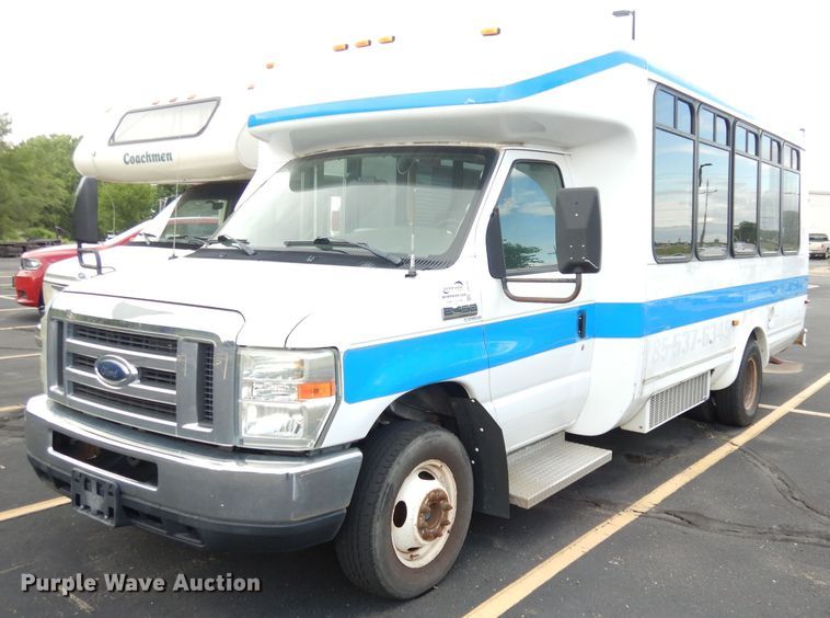 image for item DI6726 2008 Ford E450 Super Duty  shuttle bus