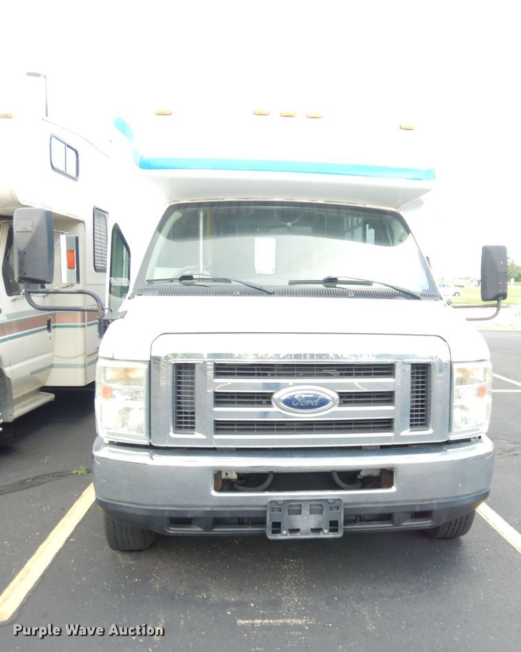 image for item DI6726 2008 Ford E450 Super Duty  shuttle bus