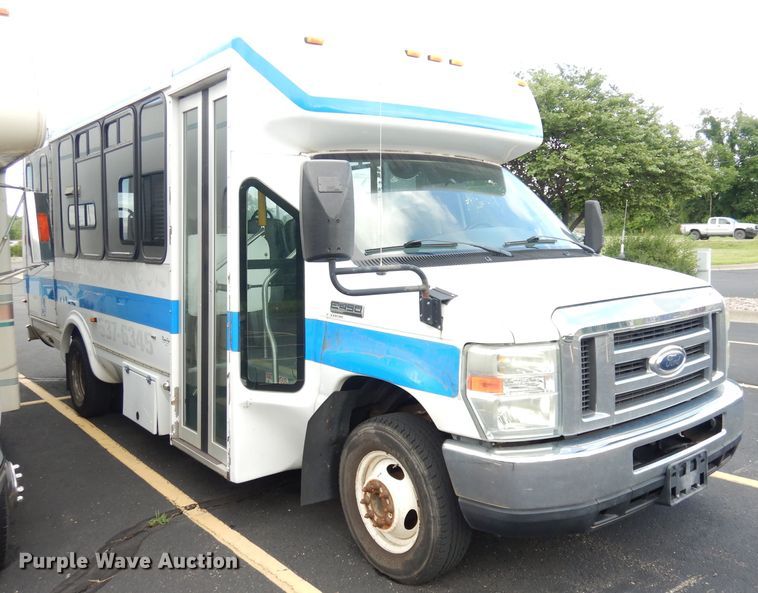 image for item DI6726 2008 Ford E450 Super Duty  shuttle bus