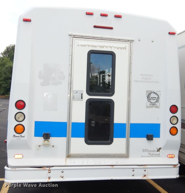 image for item DI6726 2008 Ford E450 Super Duty  shuttle bus