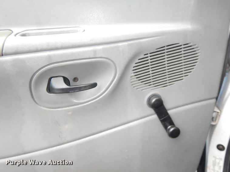 image for item DI6726 2008 Ford E450 Super Duty  shuttle bus