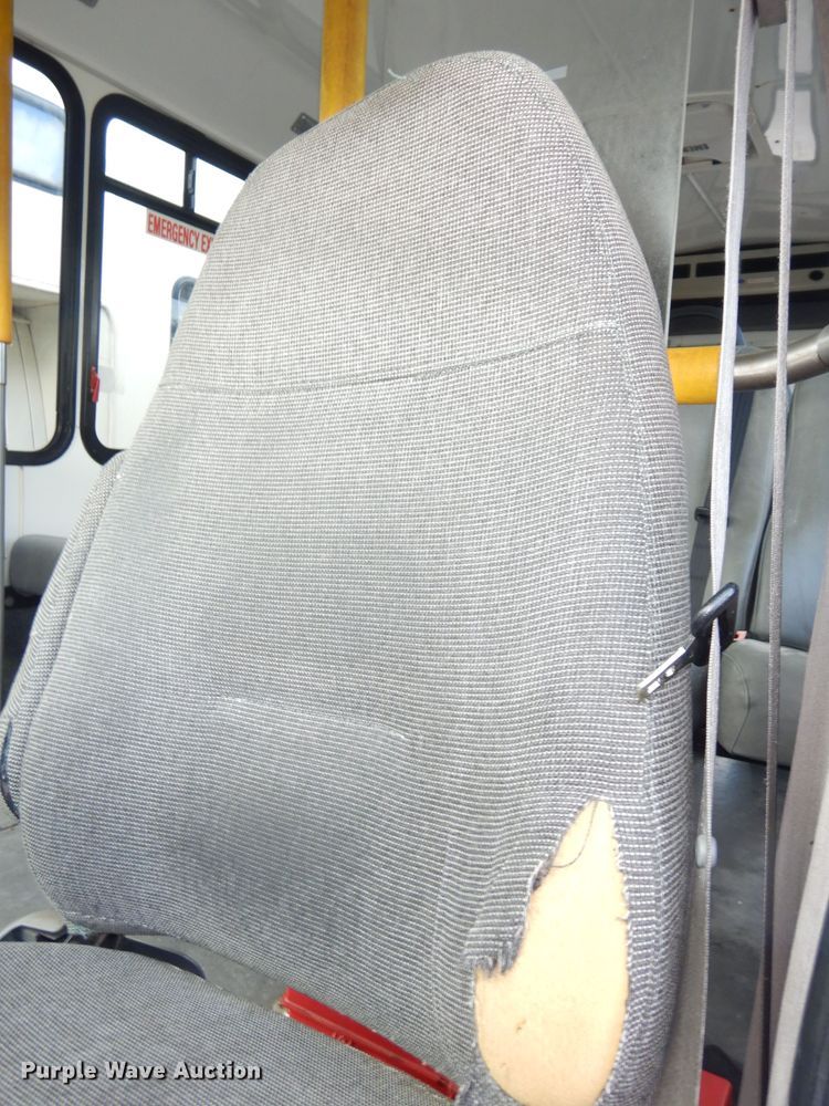 image for item DI6726 2008 Ford E450 Super Duty  shuttle bus