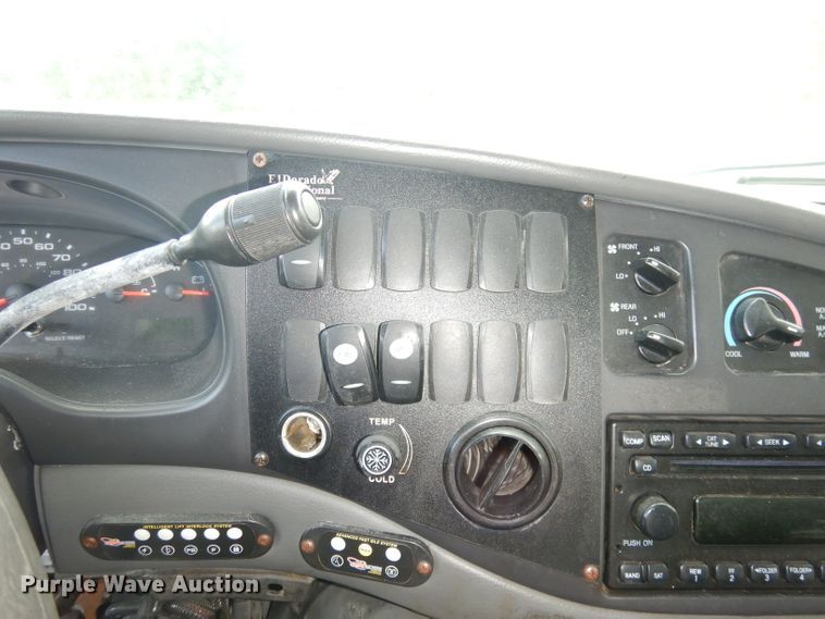 image for item DI6726 2008 Ford E450 Super Duty  shuttle bus