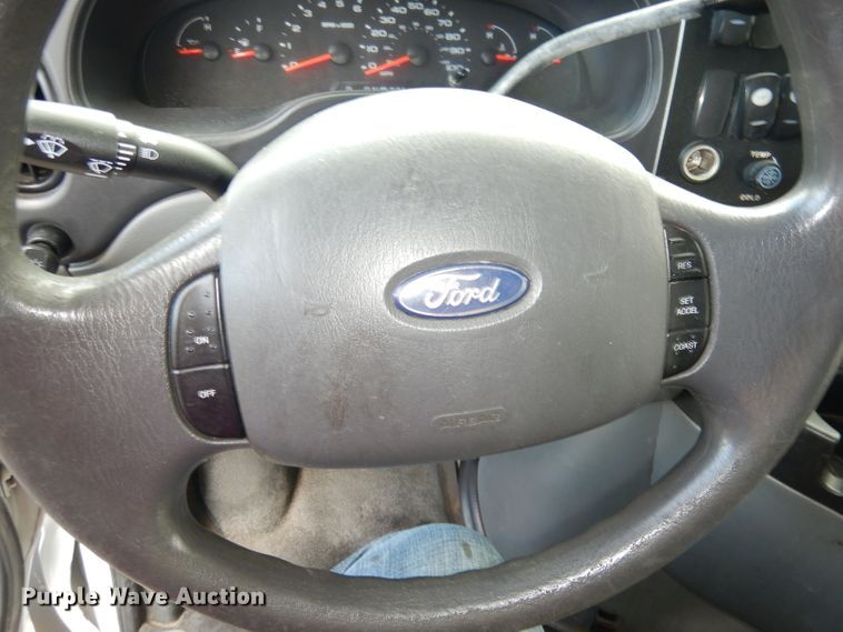 image for item DI6726 2008 Ford E450 Super Duty  shuttle bus