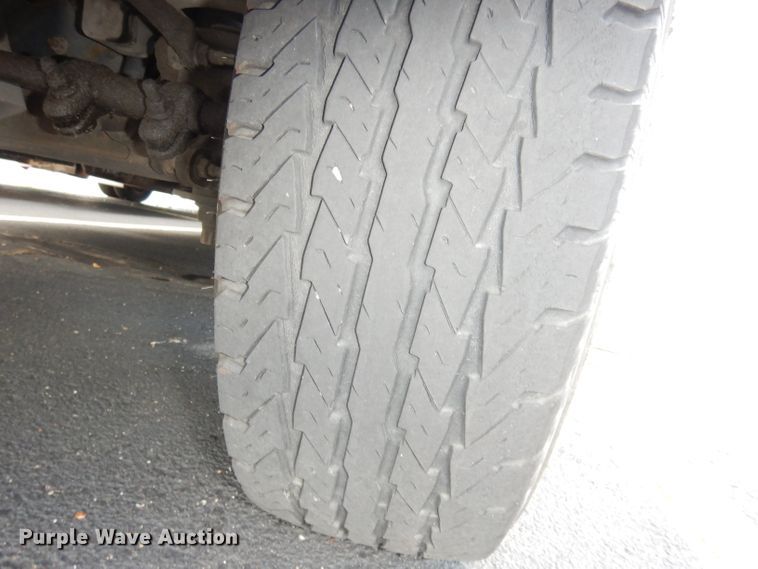 image for item DI6726 2008 Ford E450 Super Duty  shuttle bus