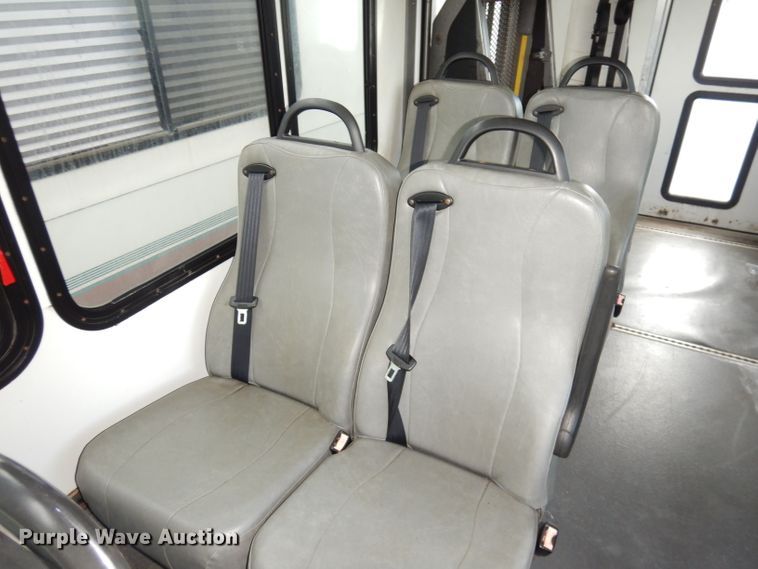 image for item DI6726 2008 Ford E450 Super Duty  shuttle bus