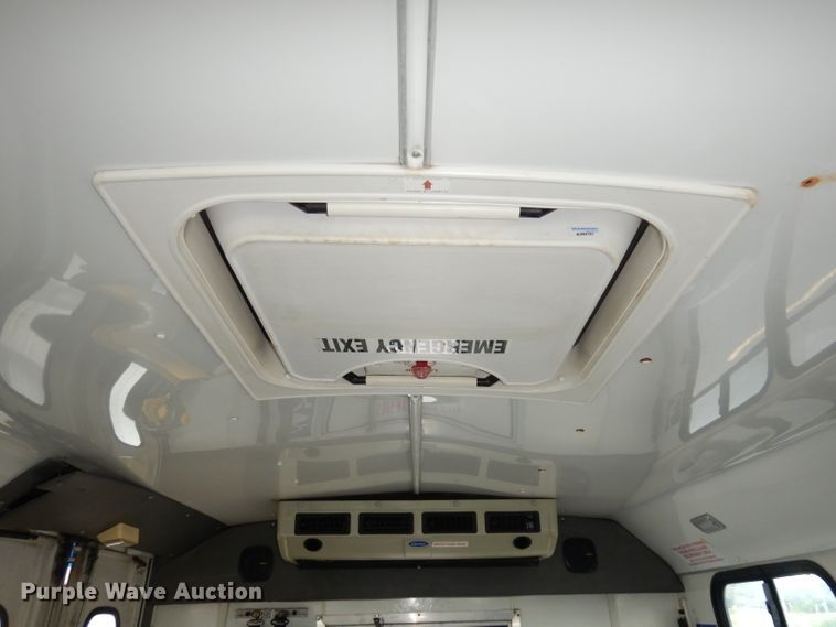 image for item DI6726 2008 Ford E450 Super Duty  shuttle bus