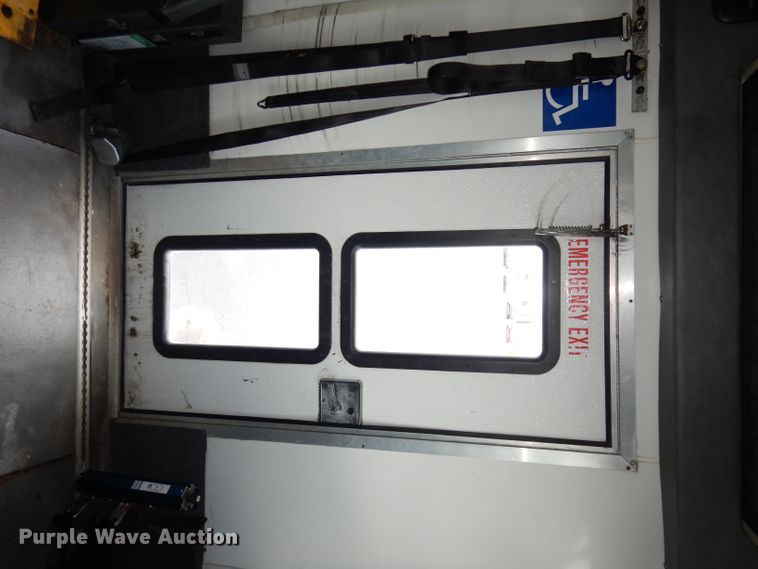 image for item DI6726 2008 Ford E450 Super Duty  shuttle bus