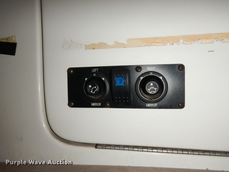 image for item DI6726 2008 Ford E450 Super Duty  shuttle bus