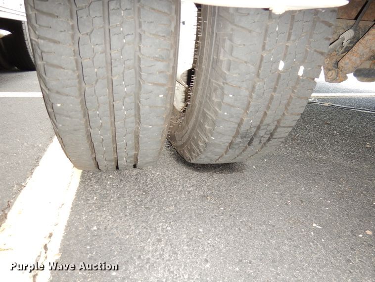 image for item DI6726 2008 Ford E450 Super Duty  shuttle bus