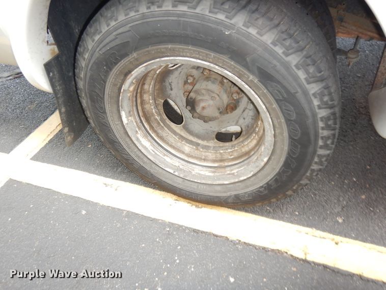 image for item DI6726 2008 Ford E450 Super Duty  shuttle bus