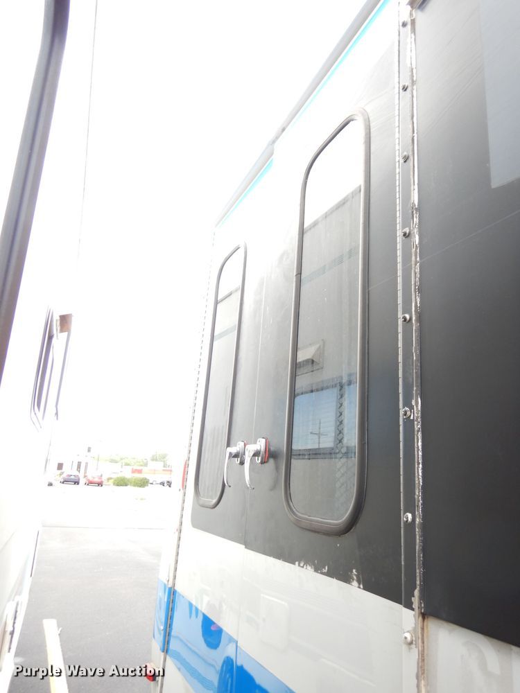 image for item DI6726 2008 Ford E450 Super Duty  shuttle bus