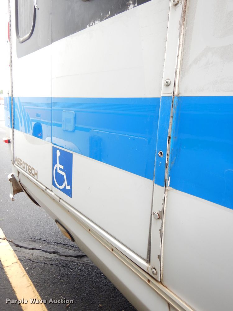 image for item DI6726 2008 Ford E450 Super Duty  shuttle bus