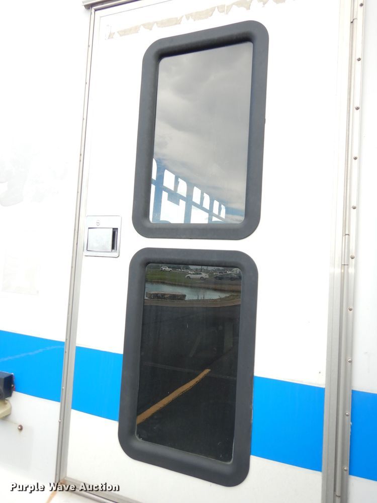 image for item DI6726 2008 Ford E450 Super Duty  shuttle bus