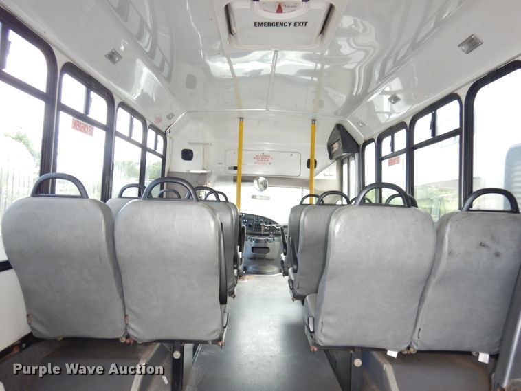 image for item DI6726 2008 Ford E450 Super Duty  shuttle bus