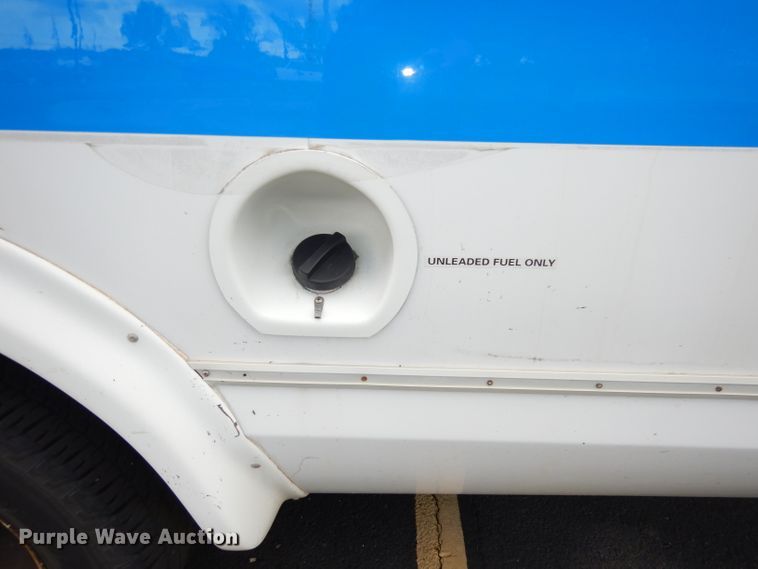 image for item DI6726 2008 Ford E450 Super Duty  shuttle bus