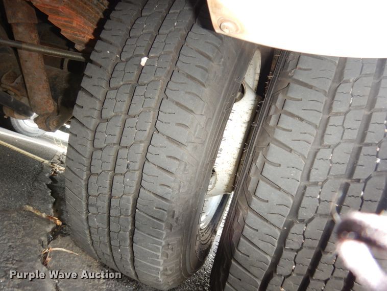 image for item DI6726 2008 Ford E450 Super Duty  shuttle bus