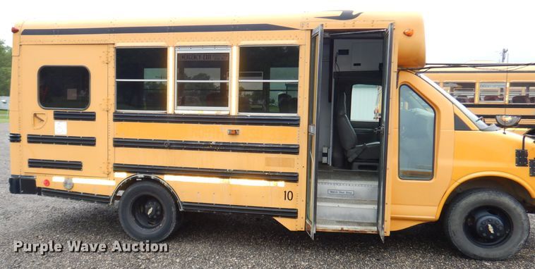 image for item DI6731 2000 Chevrolet Express 3500 Cargo  school bus