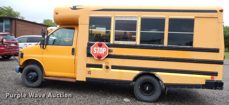 image for item DI6731 2000 Chevrolet Express 3500 Cargo  school bus