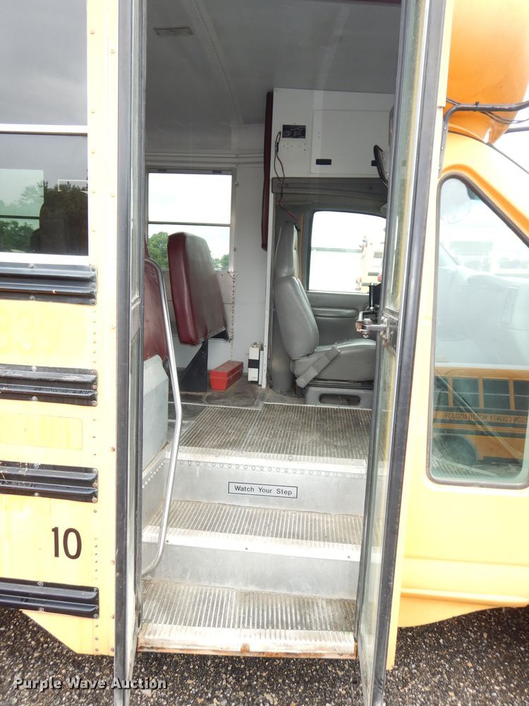 image for item DI6731 2000 Chevrolet Express 3500 Cargo  school bus