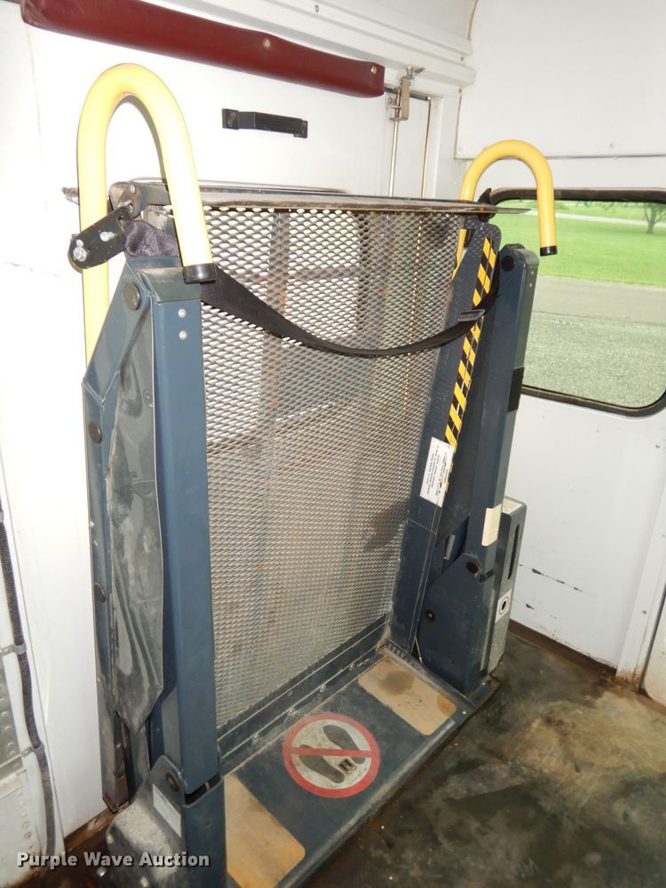 image for item DI6731 2000 Chevrolet Express 3500 Cargo  school bus