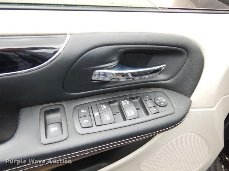 image for item DI6737 2017 Dodge Grand Caravan SXT  van