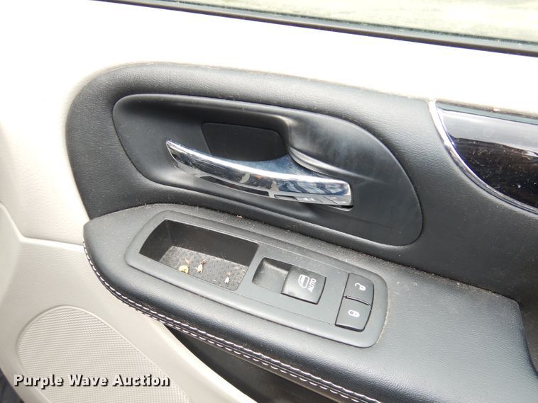 image for item DI6737 2017 Dodge Grand Caravan SXT  van