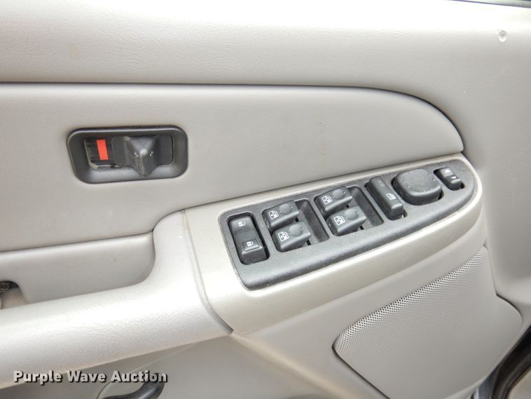 image for item DI6743 2005 Chevrolet Suburban  SUV