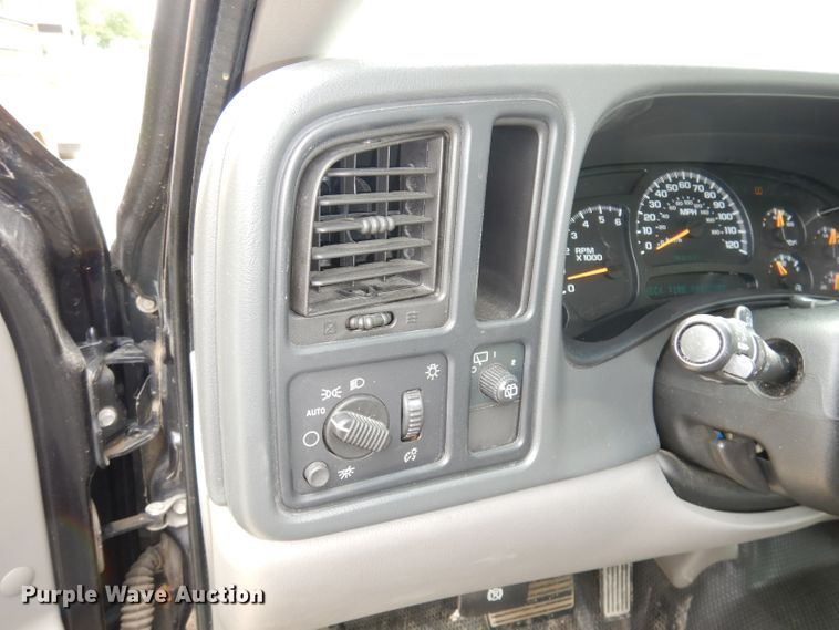 image for item DI6743 2005 Chevrolet Suburban  SUV