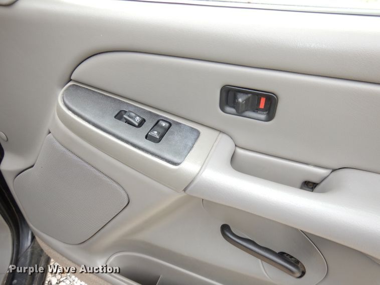 image for item DI6743 2005 Chevrolet Suburban  SUV