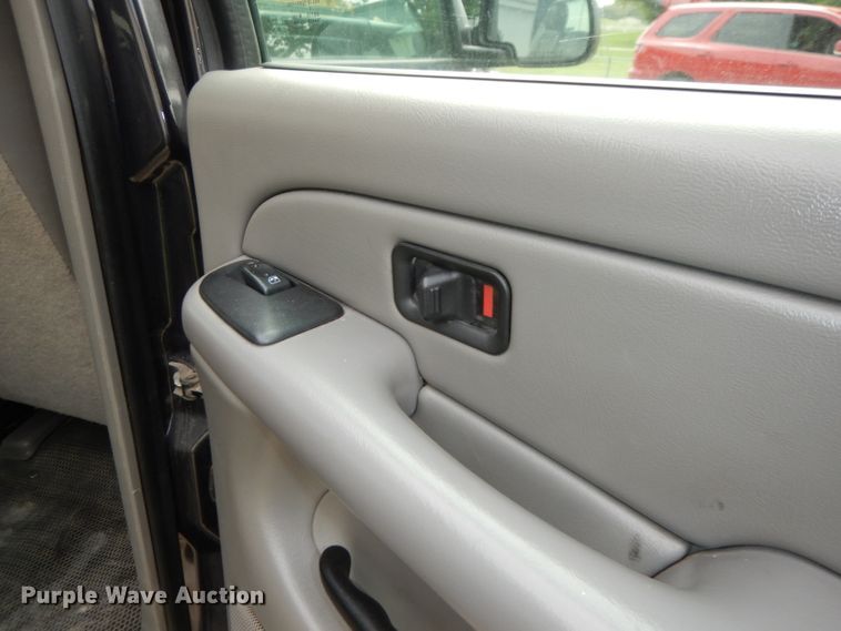 image for item DI6743 2005 Chevrolet Suburban  SUV