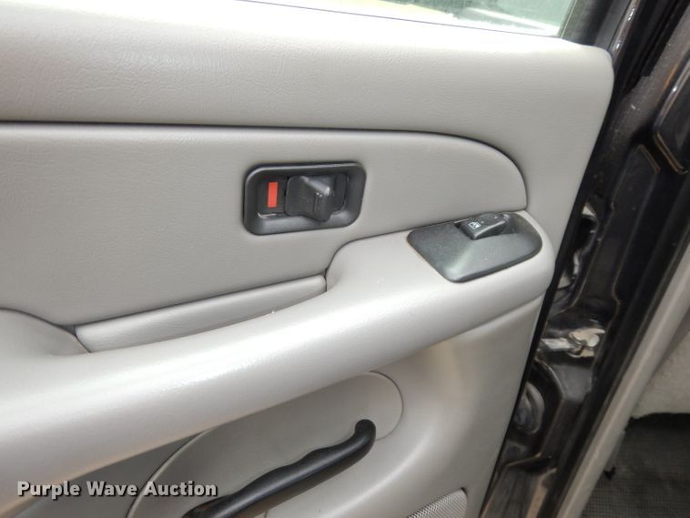 image for item DI6743 2005 Chevrolet Suburban  SUV