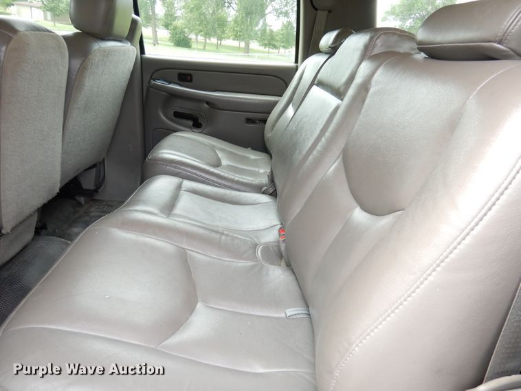 image for item DI6743 2005 Chevrolet Suburban  SUV