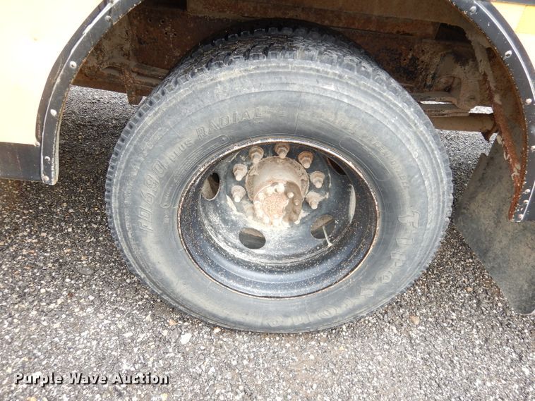 image for item DI6745 2001 Chevrolet C7H064  school bus