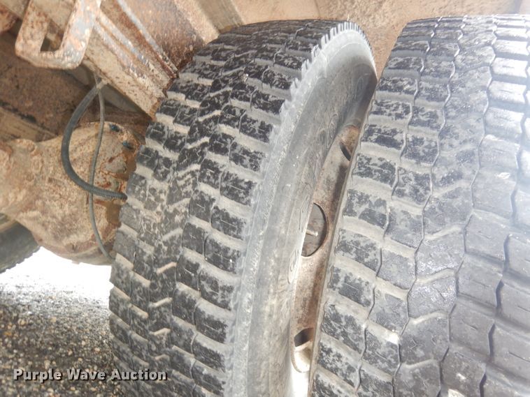 image for item DI6745 2001 Chevrolet C7H064  school bus