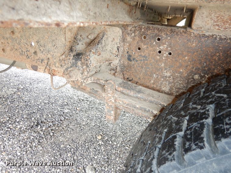 image for item DI6745 2001 Chevrolet C7H064  school bus