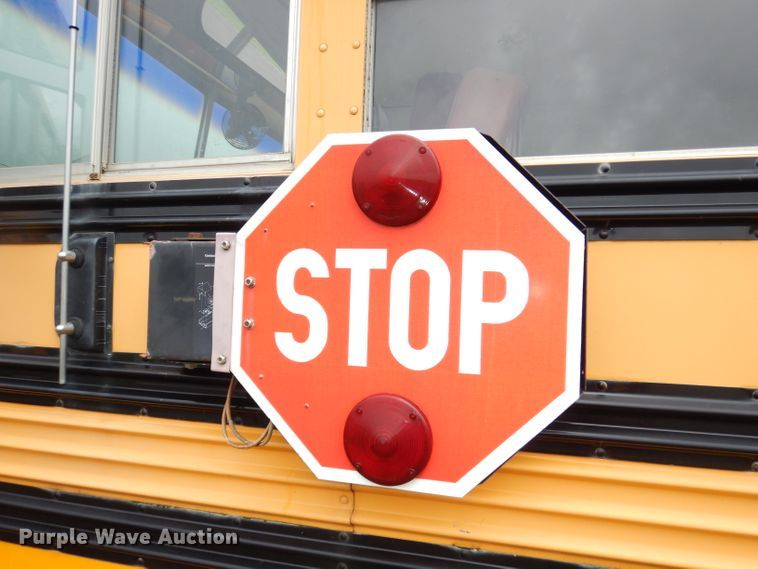 image for item DI6745 2001 Chevrolet C7H064  school bus