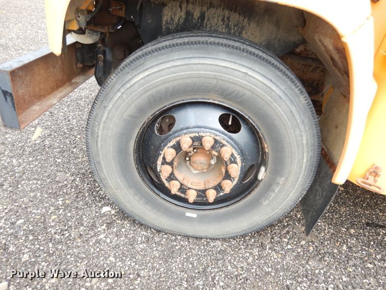 image for item DI6745 2001 Chevrolet C7H064  school bus