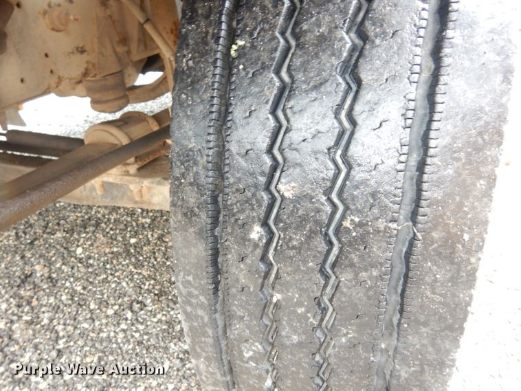 image for item DI6745 2001 Chevrolet C7H064  school bus